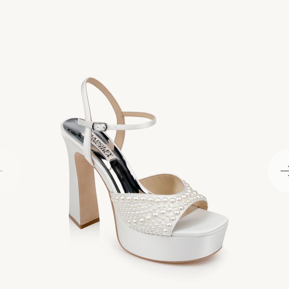 Badgley Mischka Women’s Bryleigh Heels - Minor Flaws on some of the pearls - Picture 2 of 15